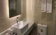 In-room Bathroom 4 Shell Beijing Fangshan Chengguan Metro Station Hot