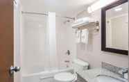 Toilet Kamar 2 Quality Inn Bath