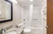 Toilet Kamar 4 Quality Inn Bath