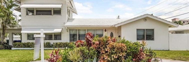 Exterior Dolphin Isle Resort