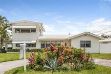 Exterior Dolphin Isle Resort