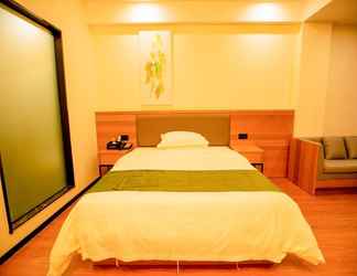 Bedroom 2 Green Tree Inn Hainan Danzhou City Bus Terminal Ex