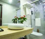 In-room Bathroom 7 Shell Hefei Chaohu Railway Station Wanda Plaza Hot