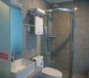 In-room Bathroom 3 Shell Hefei Wanda Theme Water Park Rongchuang Mall