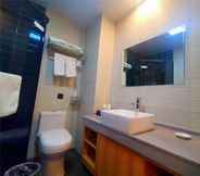 In-room Bathroom 6 Greentree Inn Heze Dingtao District Automobile Tow