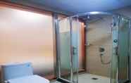 In-room Bathroom 7 Shell Huainan Shou County Bus Terminal Yaohai Mark