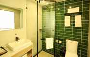 Phòng tắm bên trong 3 Greentree Inn Anlong County Zhaodi Hotel