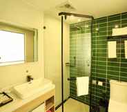 In-room Bathroom 3 Greentree Inn Anlong County Zhaodi Hotel