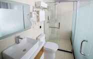 In-room Bathroom 6 Shell Rizhao Lanshan District Wanhu Road Island Se