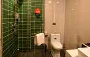 In-room Bathroom 4 Greentree Inn Xingtai Nanhe District Song Jing Str