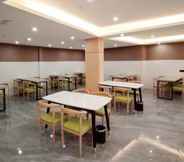 Restaurant 2 Green Tree Inn Yichun Fengxin County People S Hosp