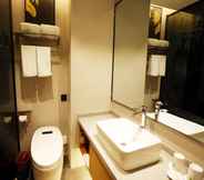 In-room Bathroom 2 Greentree Inn Zhengzhou Airport Express Hotel