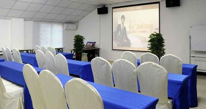 Functional Hall Greentree Inn Huanggang City Yingshan County Pedes