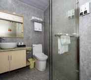 Toilet Kamar 5 Vatica Hotel Hangzhou Lin An Qianwang Street Hotel