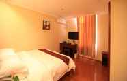 Bedroom 7 GreenTree Inn Dalian Zhongshan District Railway St