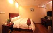 Bedroom 3 GreenTree Inn Dalian Zhongshan District Railway St