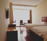 Bedroom 2 GreenTree Inn DingZhou Railway Station Hotel