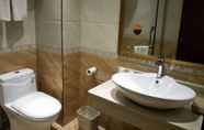 Toilet Kamar 5 GreenTree Inn Yingtan Bus Station Express Hotel