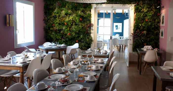 Restoran LOGIS HOTEL DES PINS REST. L'ESPRIT JARDIN