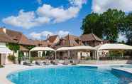 Kolam Renang 7 LOGIS HOTEL LE CLOS DE LA VOUGE