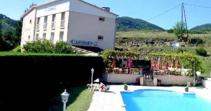 Swimming Pool Logis Hotel L'Escapade