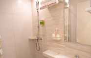 In-room Bathroom 4 Shell Wuzhou Fantai County Wutaishan Station Hotel