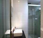 In-room Bathroom 6 Shell Ganzhou Central Theme Hotel