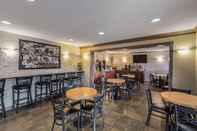 Bar, Cafe and Lounge Quality Inn & Suites Vernon