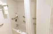 Toilet Kamar 6 Rodeway Inn Winnemucca