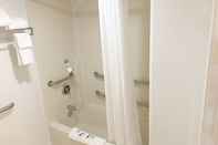 In-room Bathroom Rodeway Inn Winnemucca