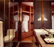 In-room Bathroom 6 Ayard of Chan Hotel