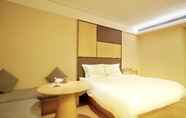 Bedroom 4 Ji Hotel (Nanjing Hongqiao Zhongshan North Road)
