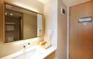 In-room Bathroom 2 Ji Hotel (Taiyuan Economic Development Zone)