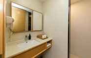 Toilet Kamar 5 Ji Hotel (Ningbo Yinzhou Yinxiangcheng)