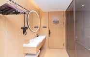In-room Bathroom 2 Ji Hotel (Jianglinglu Ditiezhan)