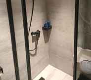 In-room Bathroom 6 Hanting Hotel (Beijing Shijingshan Wanda Luda Stre
