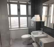 In-room Bathroom 4 Hanting Hotel (Beijing Liangxiang University City 