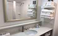In-room Bathroom 5 Comfort Inn Darien