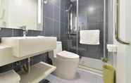 In-room Bathroom 4 Hanting Hotel(South of Railway Station You'anmen B