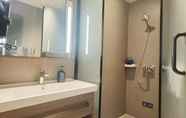 In-room Bathroom 4 Hanting Hotel People's Street Jinzhou Railway Sta