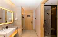 In-room Bathroom 5 Ji Hotel (Jinan Shandong University Minziqian Road