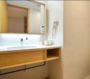 In-room Bathroom 6 Ji Hotel (Zhengzhou Xinzheng International Airport