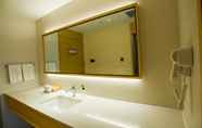 In-room Bathroom 6 Ji Hotel (Kaifeng Jinming Square)