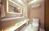 In-room Bathroom 2 Ji Hotel (Nantong CBD)