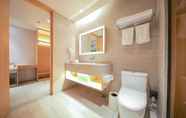 In-room Bathroom 3 Ji Hotel (Nantong CBD)