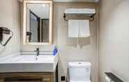 In-room Bathroom 7 Hanting Premium (Shanghai ZhongshanGongyuan Yan'an