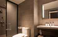 In-room Bathroom 4 Hanting Hotel (Beijing Xidan Center)