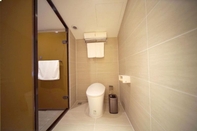 In-room Bathroom Ji Hotel (Renmin University of China Metro Station