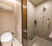 In-room Bathroom 6 Ji Hotel xingtai museum store