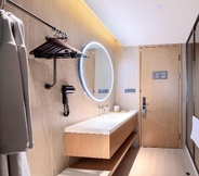 In-room Bathroom 4 Ji Hotel(Shanghai Meilong Wanhui International Pla